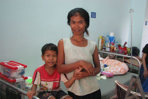 Mẹ con chỉ có 1 triệu, xin cô chú cho con 60 triệu đồng mổ tim