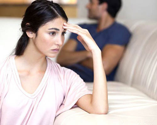 Phát hiện giấy khám thai lạ trong túi của chồng