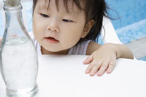 Con không uống nước, mẹ đừng chủ quan