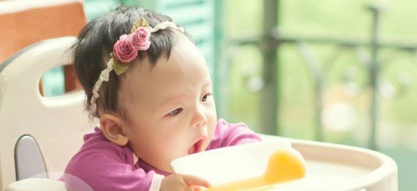 Tâm sự của một bé gái 18 tháng tuổi có mẹ quá lười