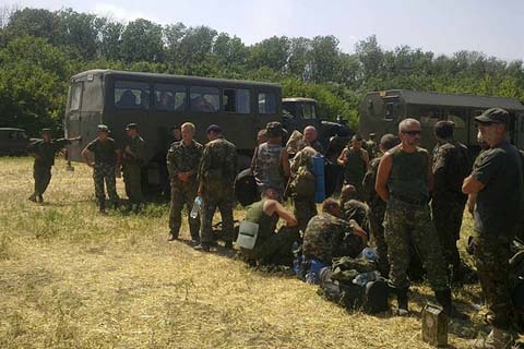 Putin kêu gọi quân ly khai mở vòng vây cho lính Ukraina
