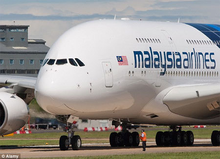 Malaysia Airlines bán rẻ, cho không vé máy bay