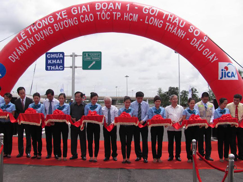 Thông xe nút giao đường cao tốc TP.HCM – Long Thành - Dầu Giây