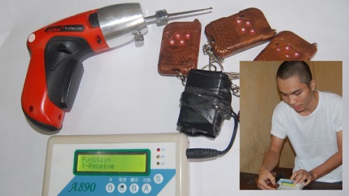 Hà Nội: Hoang mang tội phạm tàng hình qua cửa cuốn trộm cắp