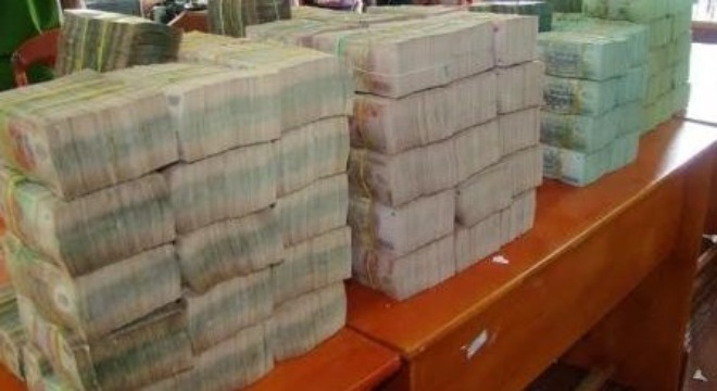 Bắt ôtô chở 18 tỷ đồng qua Campuchia