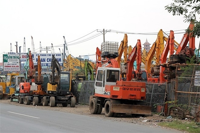 Bãi 'tha ma' xe ủi, máy xúc lớn nhất Việt Nam