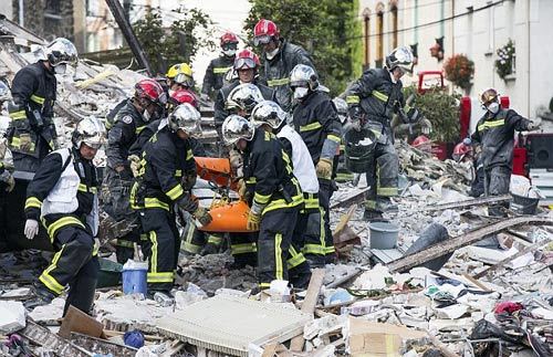 Nổ lớn đánh sập tòa chung cư ở Paris, nhiều người chết