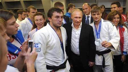 Putin: Chỉ mất 2 tuần để chiếm Ukraina