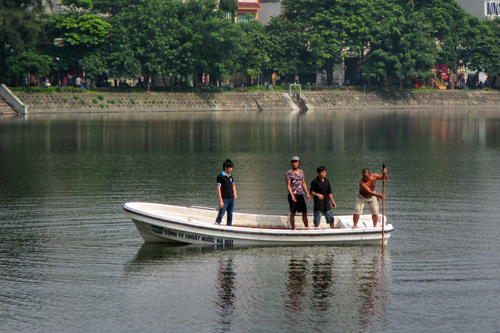 Hà Nội: Vớt xác nam thanh niên tự tử tại hồ Xã Đàn
