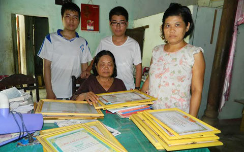 Gia cảnh khốn cùng của 2 anh em đỗ 6 trường Đại học