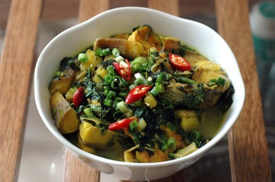 Dân dã thân thương món canh cá nấu chuối đậu