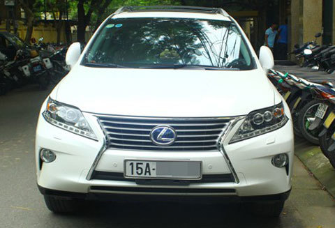 Cảnh sát 141 phát hiện súng ngắn và đạn trong xe Lexus