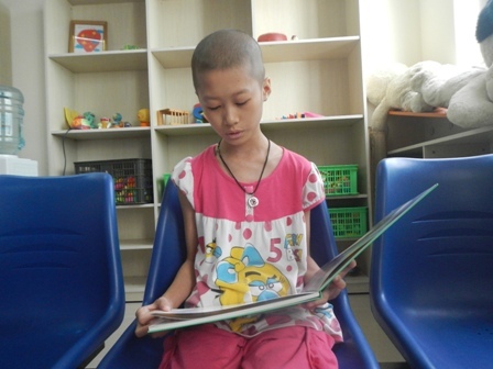 Xin cứu nữ sinh ham học thoát bệnh hạch cổ