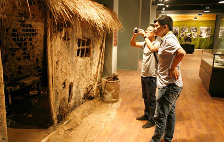 'Không nhất thiết phải phơi bày sai lầm của lịch sử'