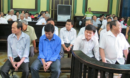 Lập hàng trăm ngôi mộ giả, chiếm tiền tỷ đền bù