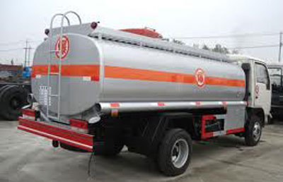 Lùi xe vô ý, cha cán chết con