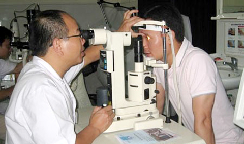 Dịch đau mắt đỏ lây lan nhanh tại Hà Nội