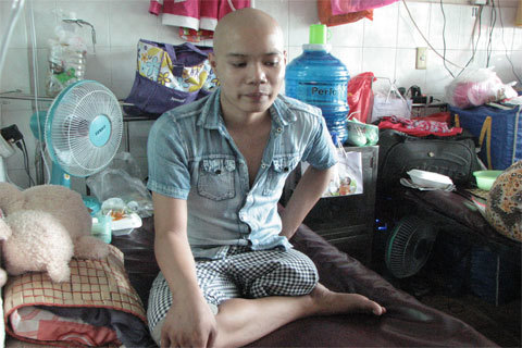 Nỗi mặc cảm đáng thương của cậu bé ung thư