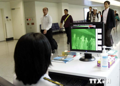 TPHCM: Cách ly thêm 3 người về từ vùng dịch Ebola