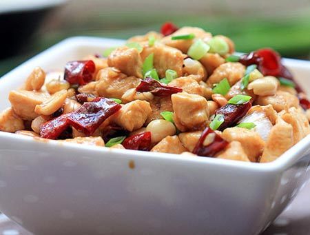 Gà chiên lạc thơm ngon, bùi bùi