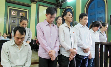 Chủ quán bar trung tâm Sài Gòn chuyên môi giới mại dâm