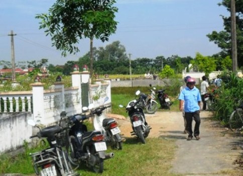 Phát hiện xác nam giới bên nghĩa địa