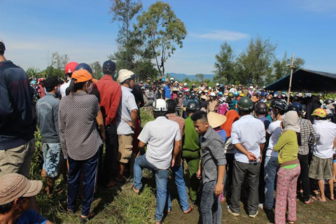 Nữ công nhân may chết bất thường bên ruộng lúa