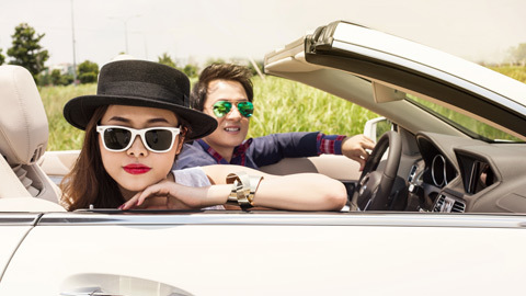 Đăng Khôi khoe vợ đẹp và xe bạc tỷ