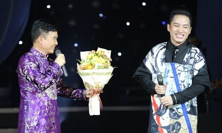 Quang Linh khiến Tùng Dương lúng túng, bất ngờ