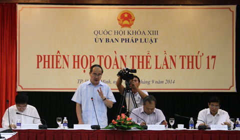 Giám sát từ ngoài vào, từ trên xuống