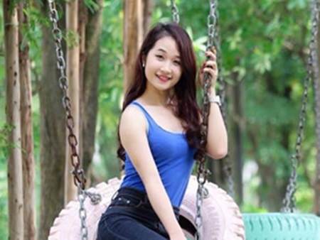 Cô giáo tiểu học ăn mặc sành điệu