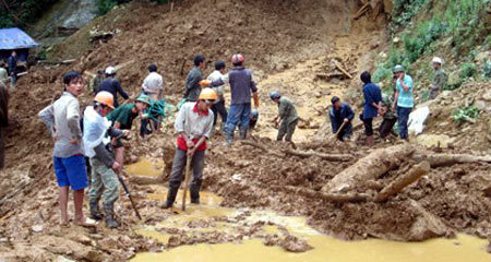 Thời sự trong ngày: Sạt lở kinh hoàng, 6 người chết