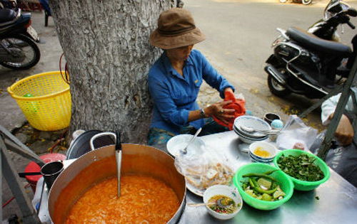 'Luật ngầm' trong dòng họ bán bánh canh thành tỉ phú