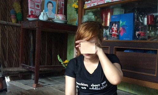Cô gái bị ép khỏa thân, uống thuốc lắc 'tiếp khách'