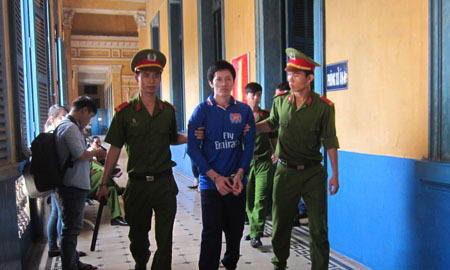 Tử hình kẻ đâm chết 2 người tại quán karaoke