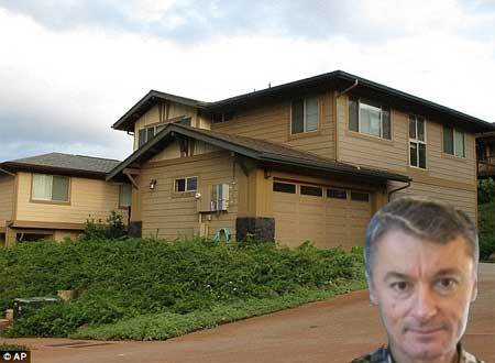 Ly kỳ chuyện nhà thầu Mỹ tiết lộ bí mật vì tình