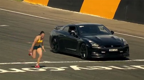 Nữ vận động viên đua tốc độ với siêu xe