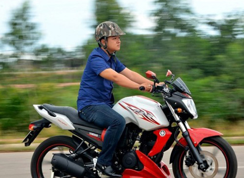 Chuyện khó nói: Đàn ông Việt thích đi xe máy nữ