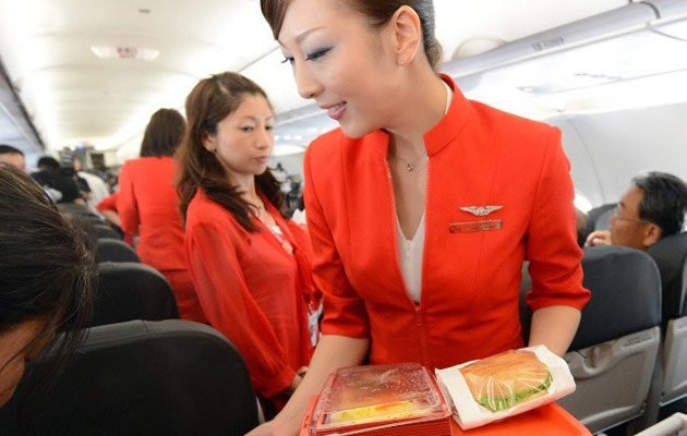 Bí mật rụng tóc, nứt da của đời nữ tiếp viên hàng không
