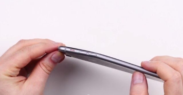 iPhone 6 Plus rất dễ bị uốn cong nếu để trong túi quần