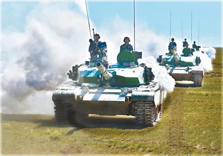 TQ diễn tập bắn đạn thật gần Hoàng Sa