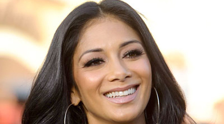 Hát 3 tiếng trong sinh nhật tỉ phú được 3 tỉ đồng