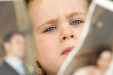 Oái oăm chồng bỏ đi rồi ép con gặp bạn gái mới