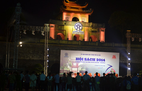 Khuê Văn Các bằng sách lung linh giữa Hoàng thành Thăng Long