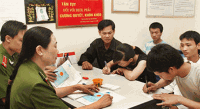 Chưa tách khẩu, ngủ ở nhà riêng có phải đăng kí tạm trú?