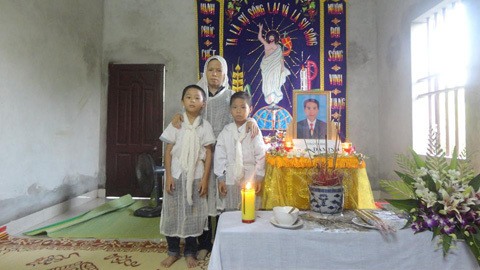 Xin giúp đỡ 2 cháu bé mất cha