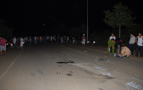 Chết dưới bánh xe container khi đi làm thủ tục ly dị