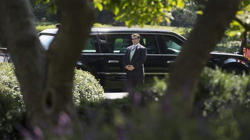 Sốc: Obama từng chung thang máy với người lạ có vũ khí