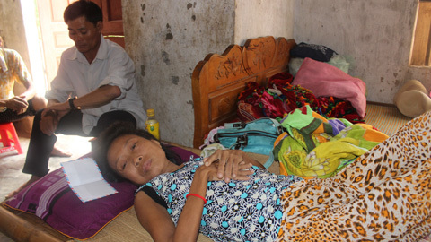 Chồng thoái hóa khớp,  vợ ung thư, cầu cứu để con được đi học