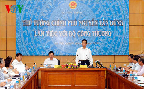 Lãnh đạo điện lực sắp hưu nhận thêm trăm nhân viên